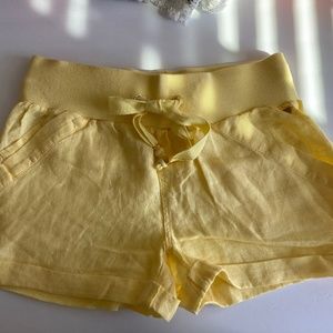 Guess light yellow cotton shorts with cuff
